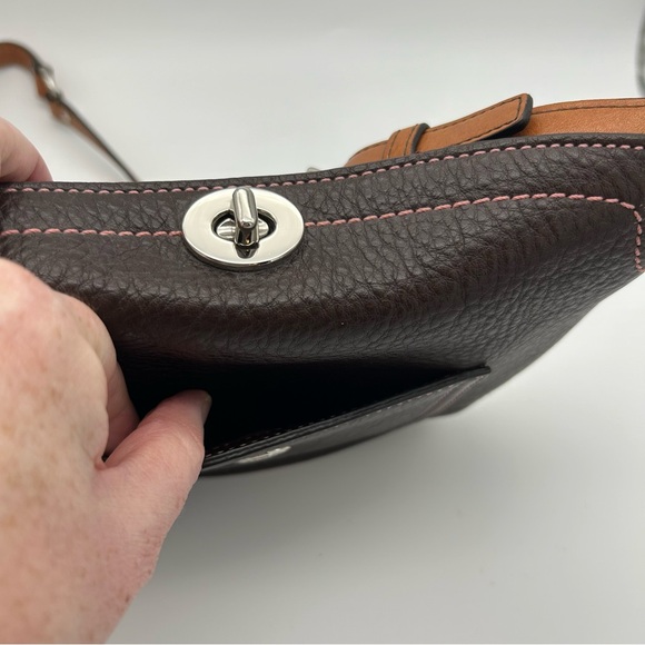 COACH Y2K 2005 Chelsea Pebbled Leather Turnlock Crossbody Purse Style# 8A43 - Picture 6 of 10